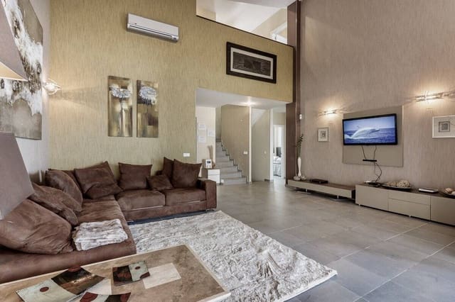 3 bedroom Villa for sale in La Caleta Adeje, Adeje - € 1,890,000 (Ref: 9902373)