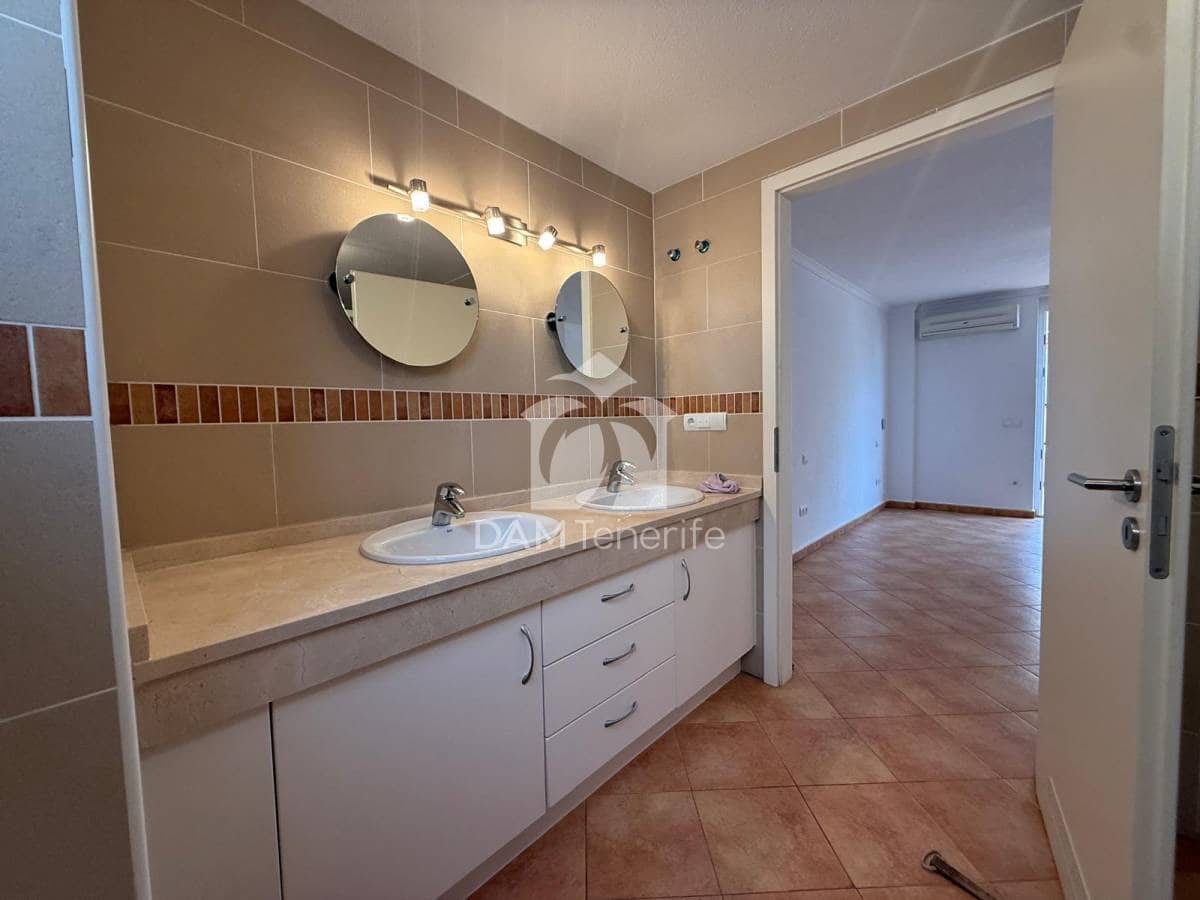 2 sovrum Lägenhet till salu i Los Cristianos - 465 000 € (Ref: 9902571)