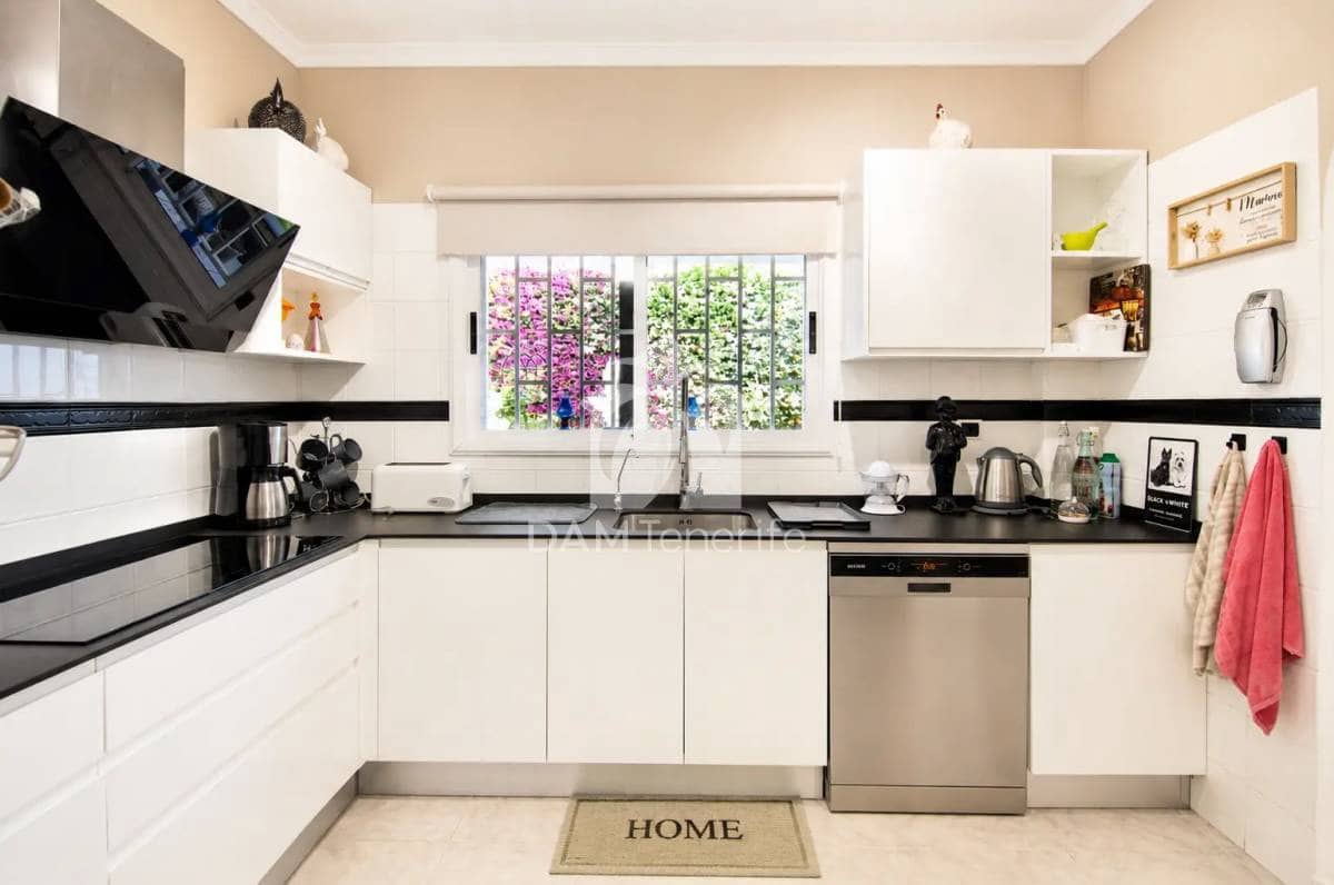 4 bedroom Villa for sale in Valle de San Lorenzo - € 780,000 (Ref: 9923018)