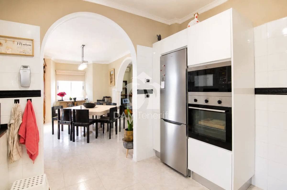 4 bedroom Villa for sale in Valle de San Lorenzo - € 780,000 (Ref: 9923018)