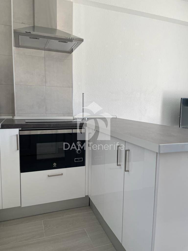 1 soverom Leilighet til salgs i Los Cristianos - € 300 000 (Ref: 9929961)