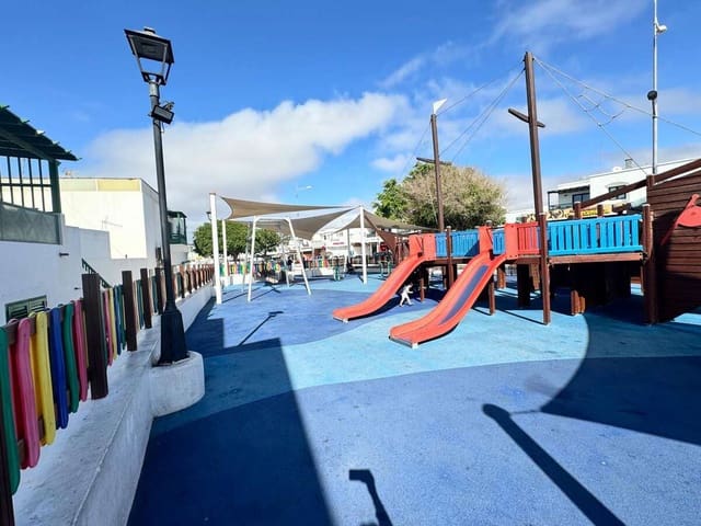 5 slaapkamer Finca/Landhuis te koop in Playa Blanca, Yaiza - € 430.000 (Ref: 8699333)