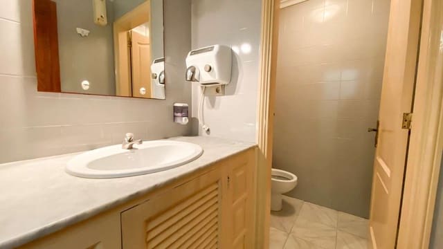 Comercial para venda em Puerto del Carmen, Tías - 165 000 € (Ref: 8923421)