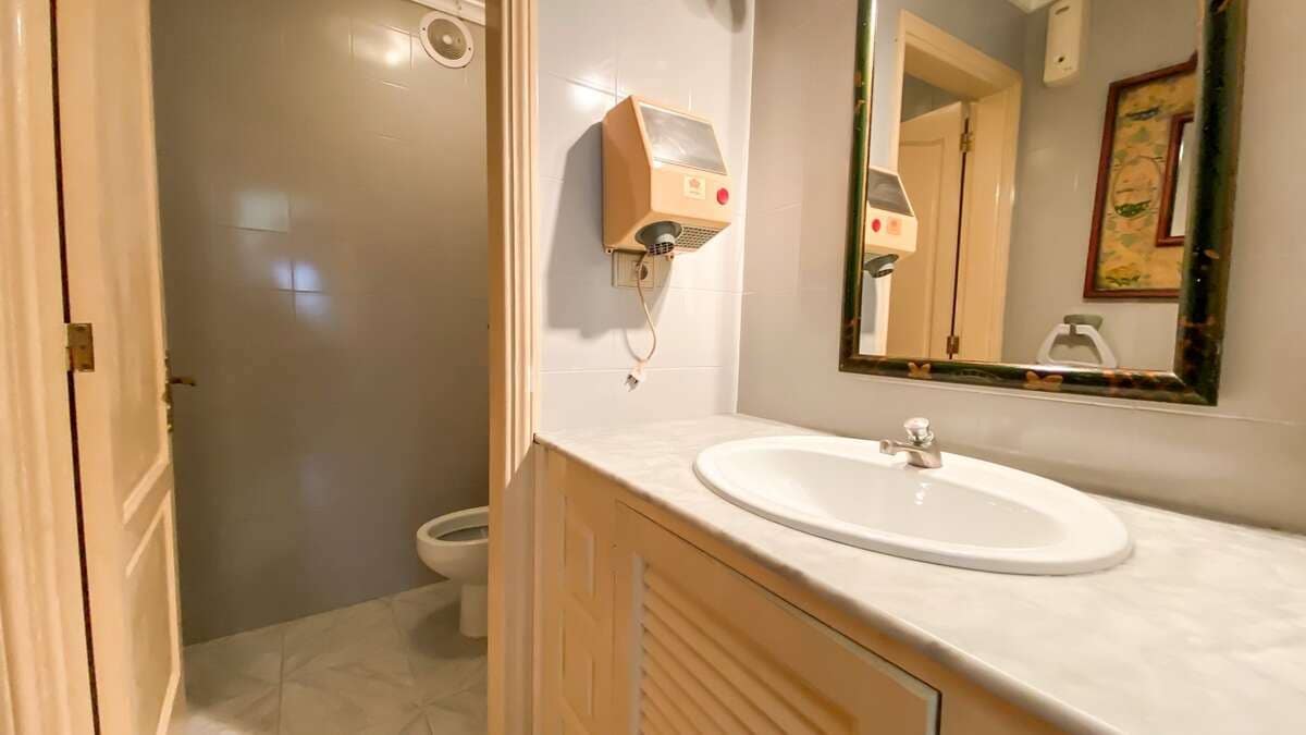 Kommersiell til salgs i Puerto del Carmen - € 165 000 (Ref: 8923421)