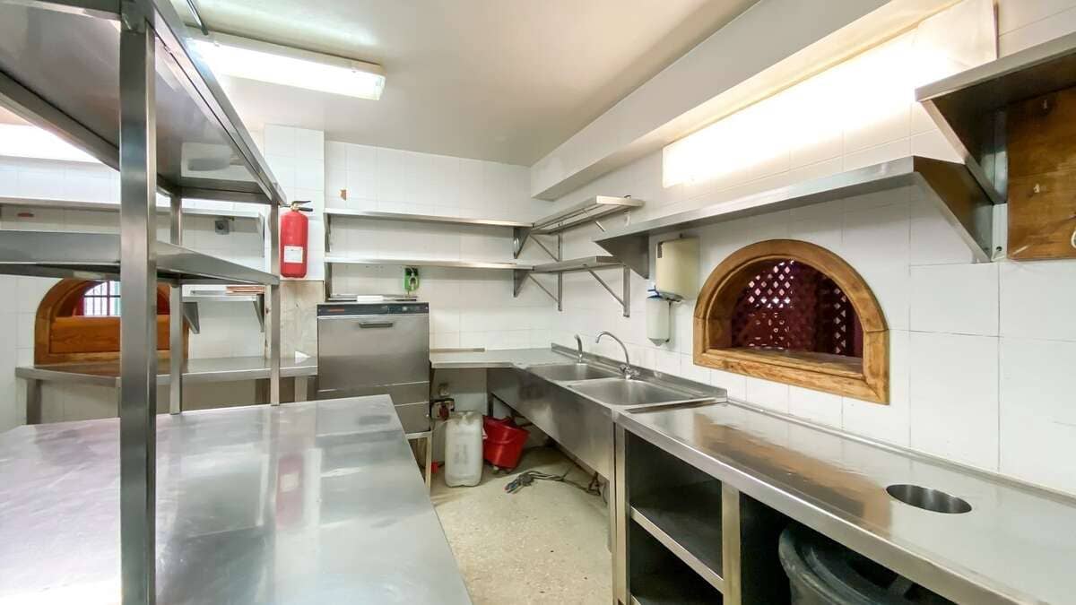 Kommersiell til salgs i Puerto del Carmen - € 165 000 (Ref: 8923421)