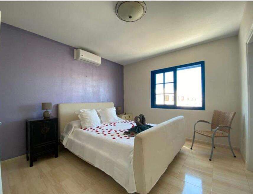 3 bedroom Semi-detached Villa for sale in Playa Blanca with pool - € 426,000 (Ref: 9280688)