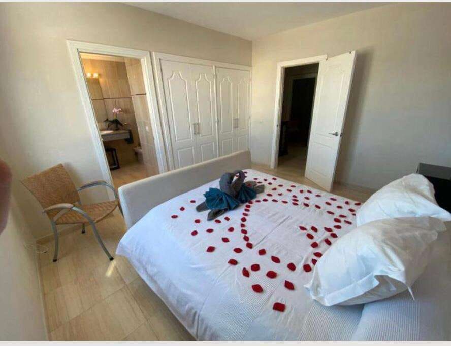 3 bedroom Semi-detached Villa for sale in Playa Blanca with pool - € 426,000 (Ref: 9280688)