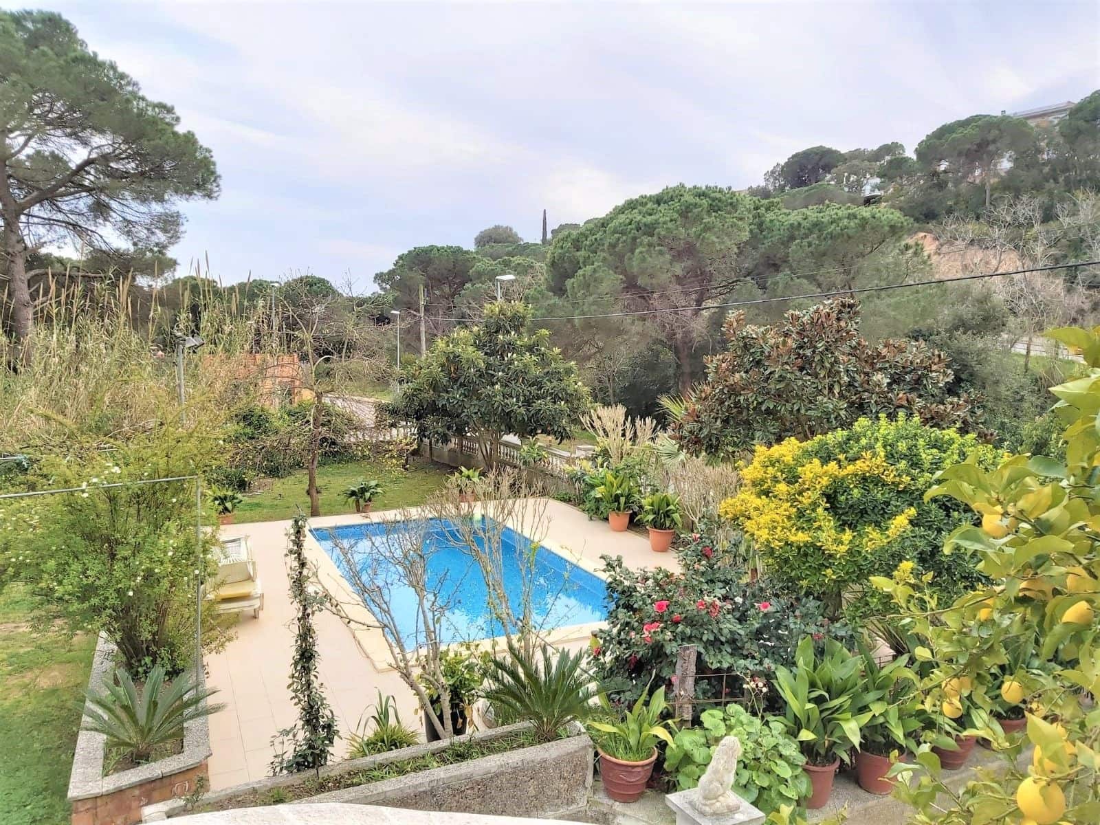 6 slaapkamer Villa te koop in Lloret de Mar met zwembad garage - € 368.500 (Ref: 5165285)