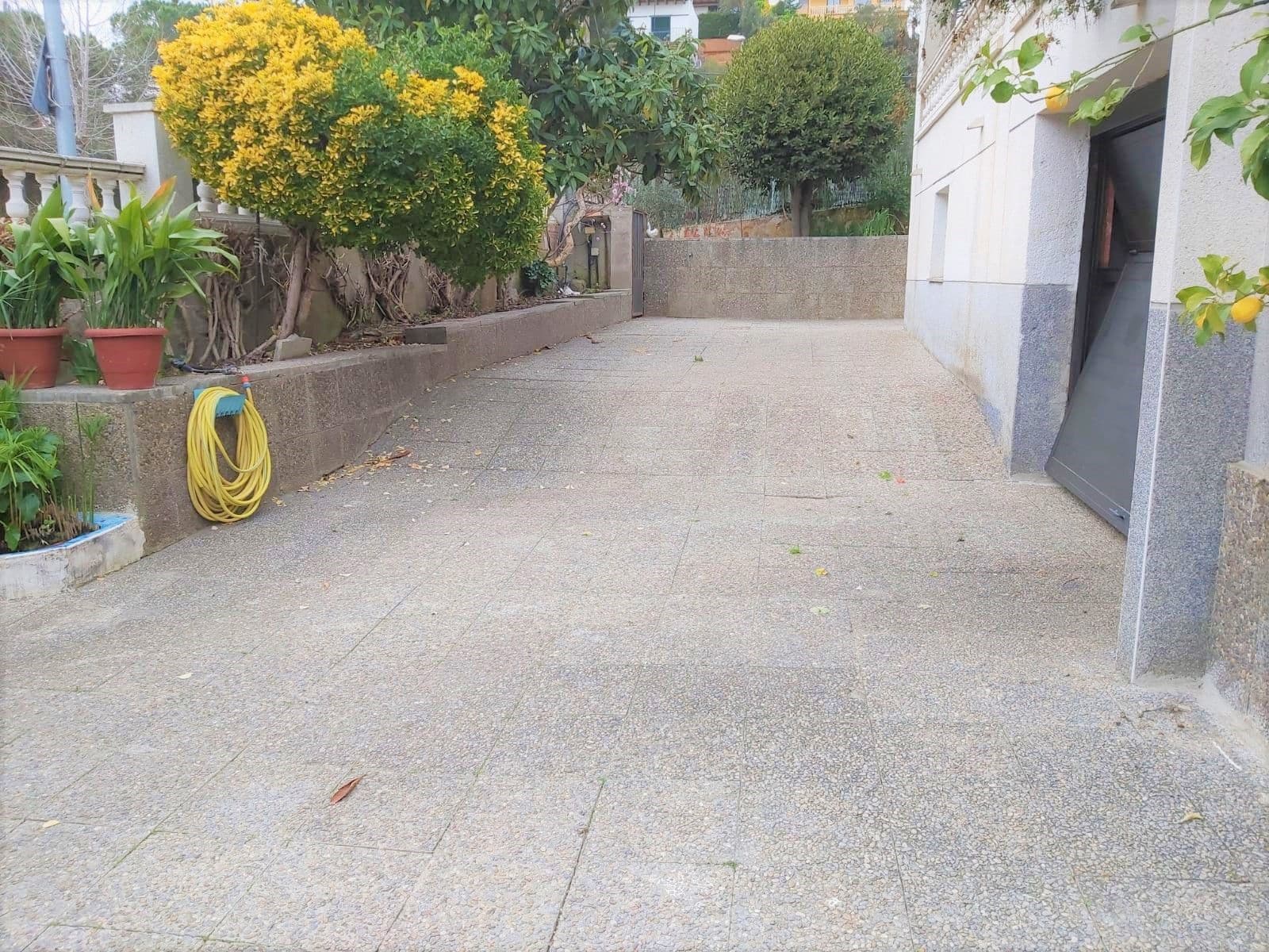 6 slaapkamer Villa te koop in Lloret de Mar met zwembad garage - € 368.500 (Ref: 5165285)