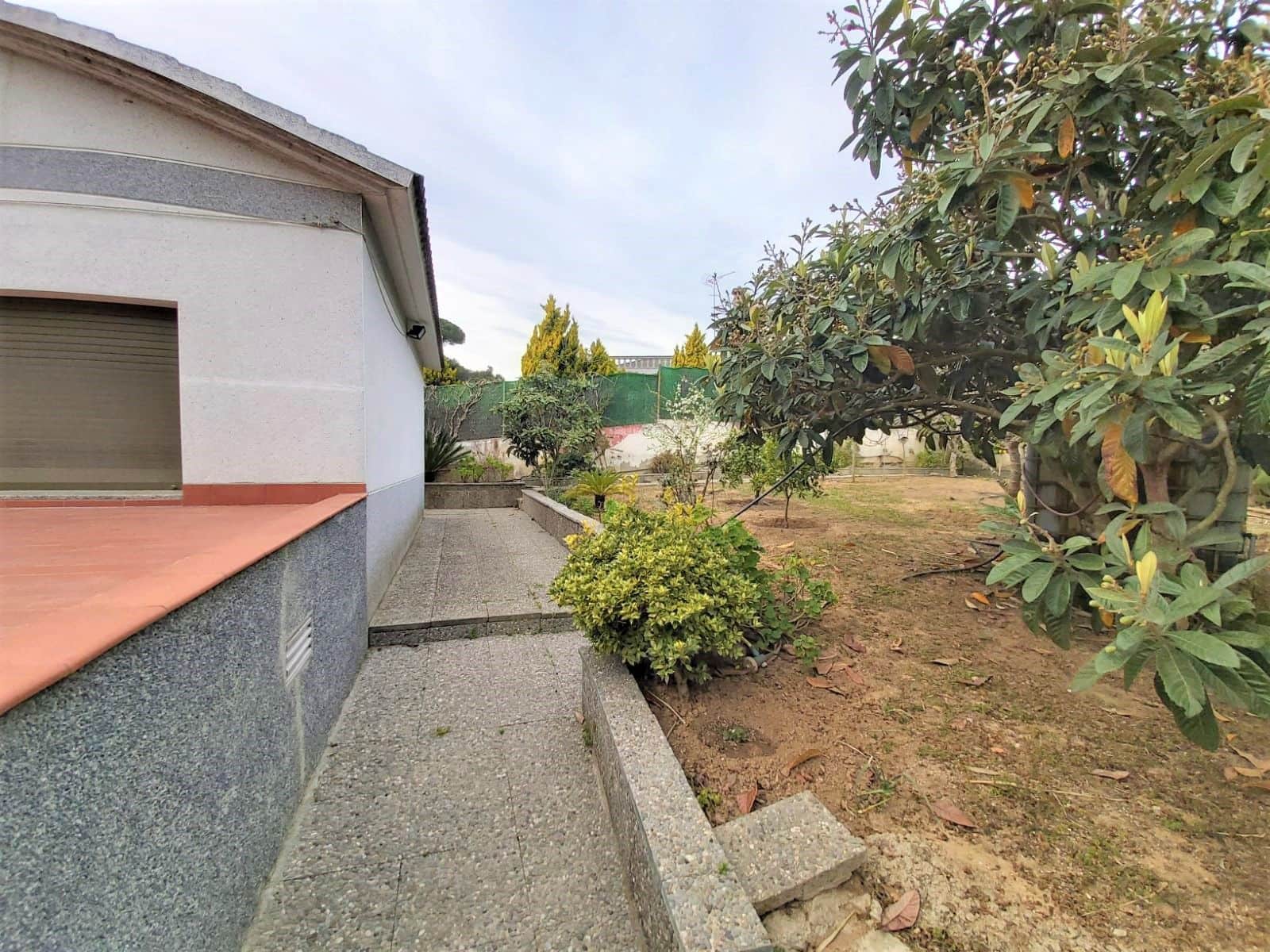 6 slaapkamer Villa te koop in Lloret de Mar met zwembad garage - € 368.500 (Ref: 5165285)