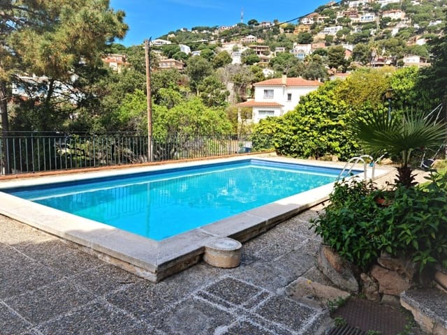 7 soverom Villa til salgs i Roca Grossa, Lloret de Mar med svømmebasseng garasje - € 650 000 (Ref: 6761687)