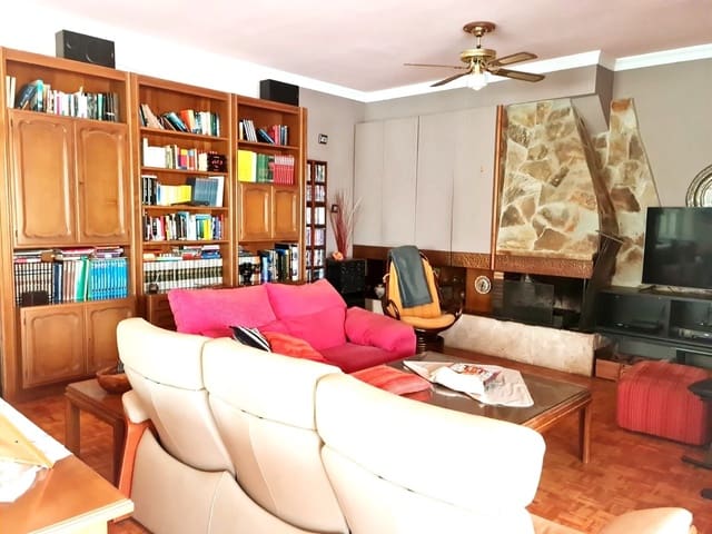 7 soverom Villa til salgs i Roca Grossa, Lloret de Mar med svømmebasseng garasje - € 650 000 (Ref: 6761687)