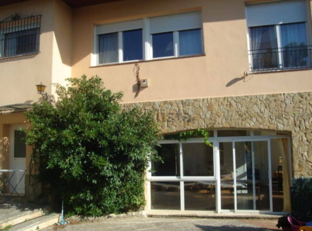 7 soverom Villa til salgs i Lloret de Mar med svømmebasseng garasje - € 650 000 (Ref: 6761687)