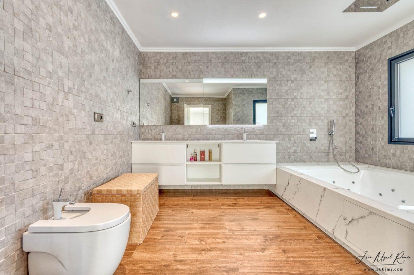 5 soveværelse Villa til salg i Avinyonet de Puigventos med swimmingpool garage - € 1.075.000 (Ref: 6857844)