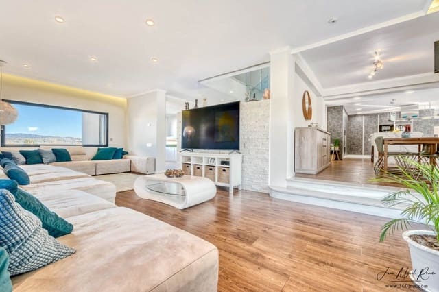 5 bedroom Villa for sale in Avinyonet de Puigventós with pool garage - € 1,075,000 (Ref: 6857844)