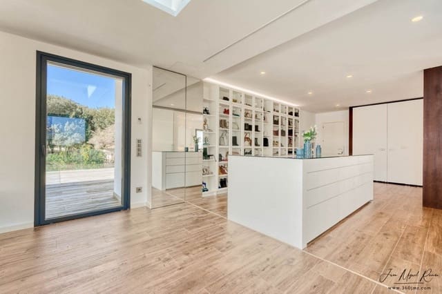 5 bedroom Villa for sale in Avinyonet de Puigventós with pool garage - € 1,075,000 (Ref: 6857844)