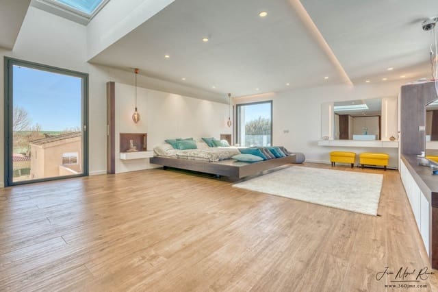 5 bedroom Villa for sale in Avinyonet de Puigventós with pool garage - € 1,075,000 (Ref: 6857844)