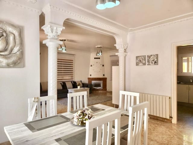 3 makuuhuone Huvila myytävänä paikassa Roca Grossa, Lloret de Mar mukana uima-altaan 
autotalli - 630 000 € (Ref: 8342739)