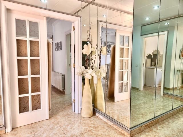 3 makuuhuone Huvila myytävänä paikassa Roca Grossa, Lloret de Mar mukana uima-altaan 
autotalli - 630 000 € (Ref: 8342739)