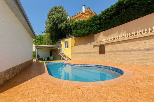 4 camera da letto Villa in vendita in Mas Romeu, Lloret de Mar con piscina garage - 550.000 € (Rif: 8349370)