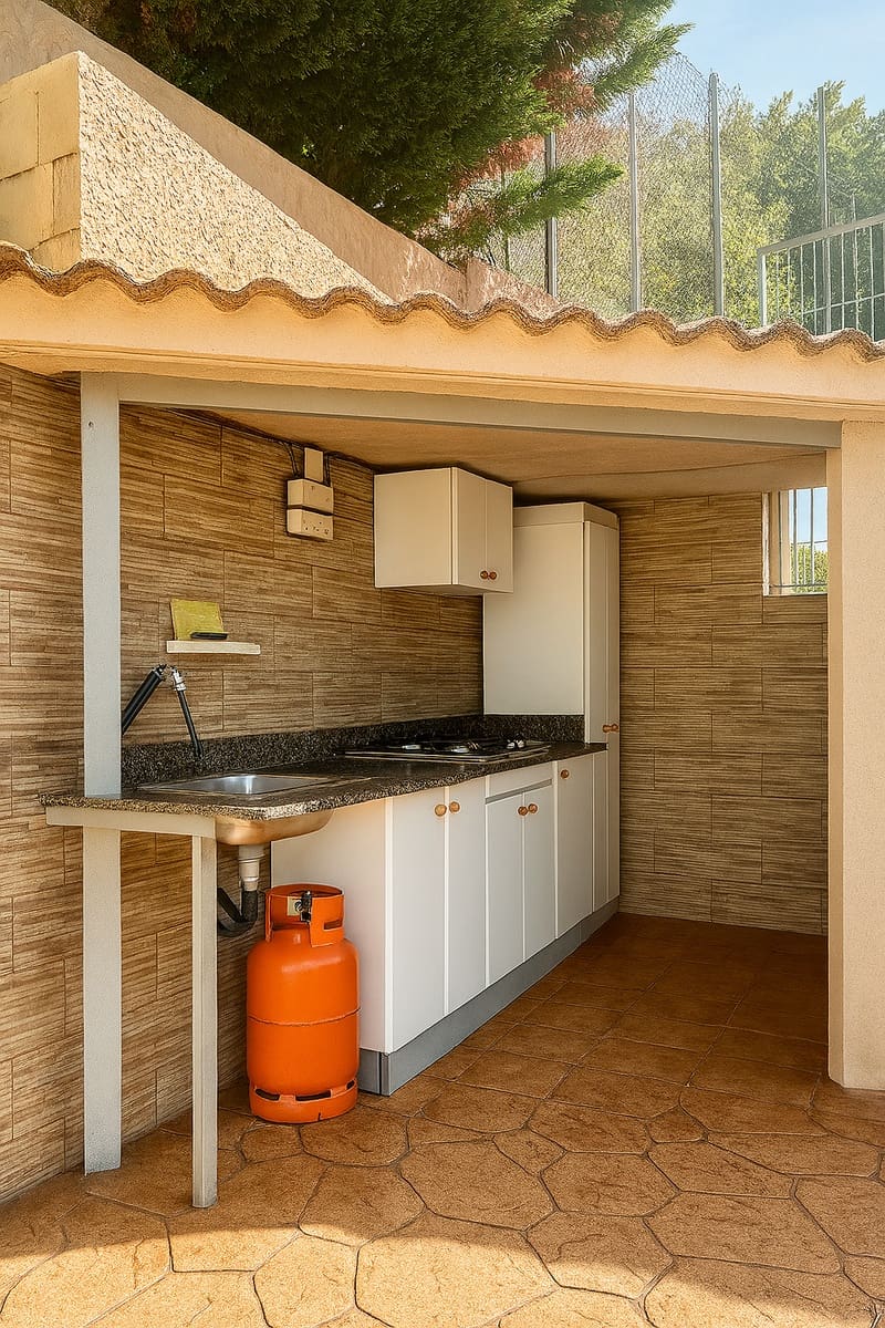 4 Zimmer Villa zu verkaufen in Lloret de Mar mit Pool Garage - 550.000 € (Ref: 8349370)
