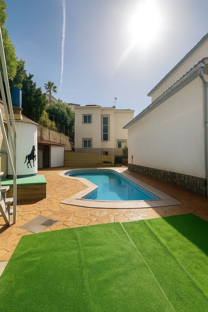 4 Zimmer Villa zu verkaufen in Lloret de Mar mit Pool Garage - 550.000 € (Ref: 8349370)