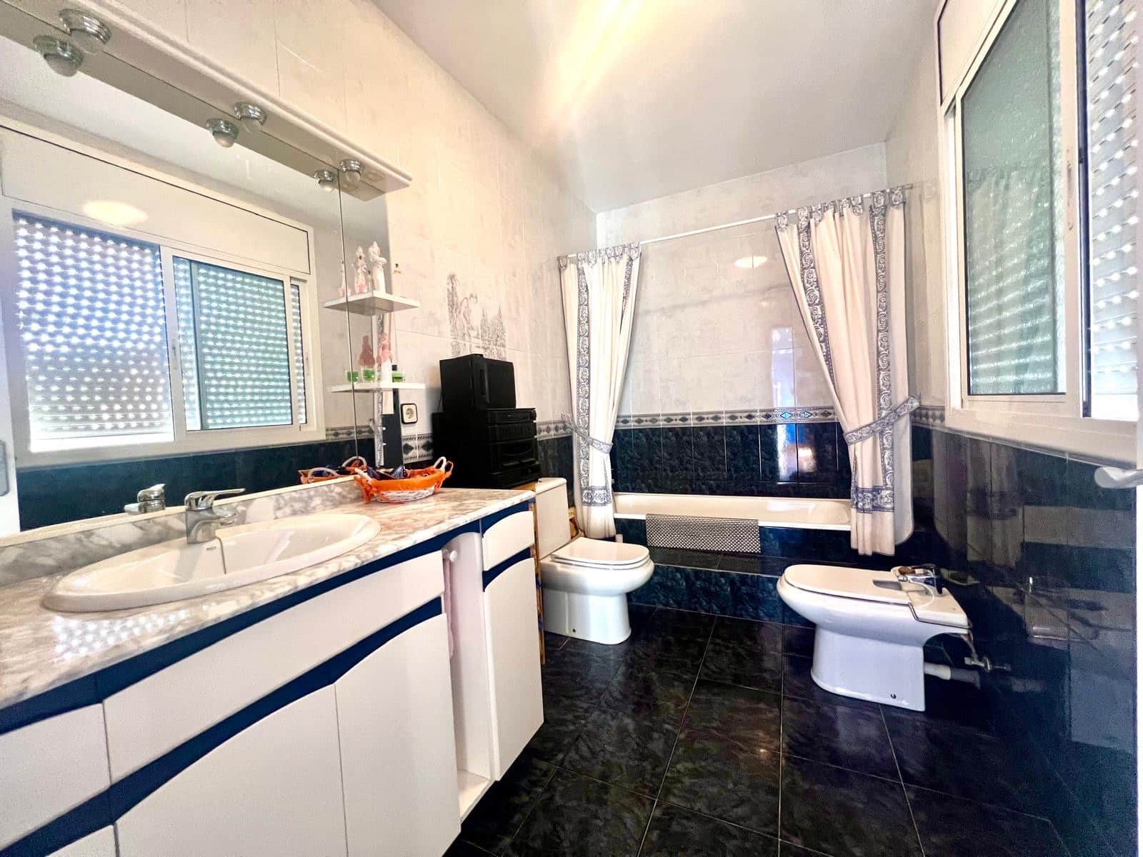 4 Zimmer Villa zu verkaufen in Lloret de Mar mit Pool Garage - 550.000 € (Ref: 8349370)