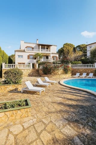 7 soverom Villa til salgs i Roca Grossa, Lloret de Mar med svømmebasseng garasje - € 750 000 (Ref: 8717054)