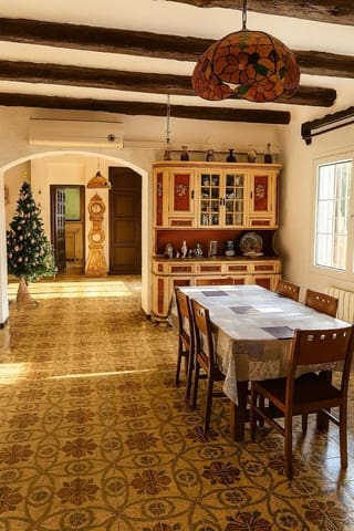 7 soverom Villa til salgs i Roca Grossa, Lloret de Mar med svømmebasseng garasje - € 750 000 (Ref: 8717054)