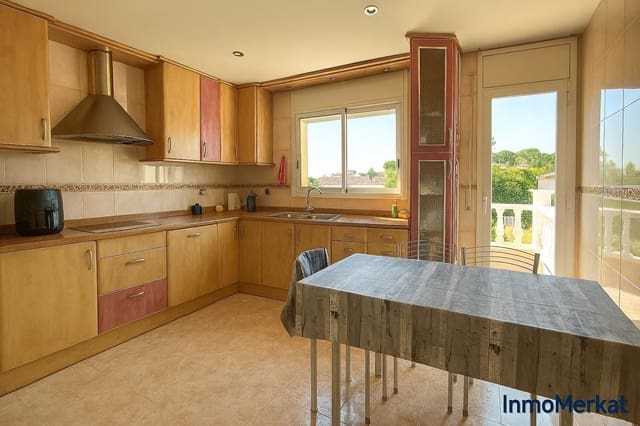 5 slaapkamer Villa te koop in Caldes de Malavella met zwembad garage - € 399.000 (Ref: 9127977)