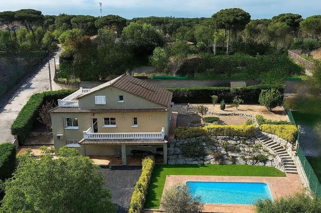 5 slaapkamer Villa te koop in Caldes de Malavella met zwembad garage - € 399.000 (Ref: 9127977)