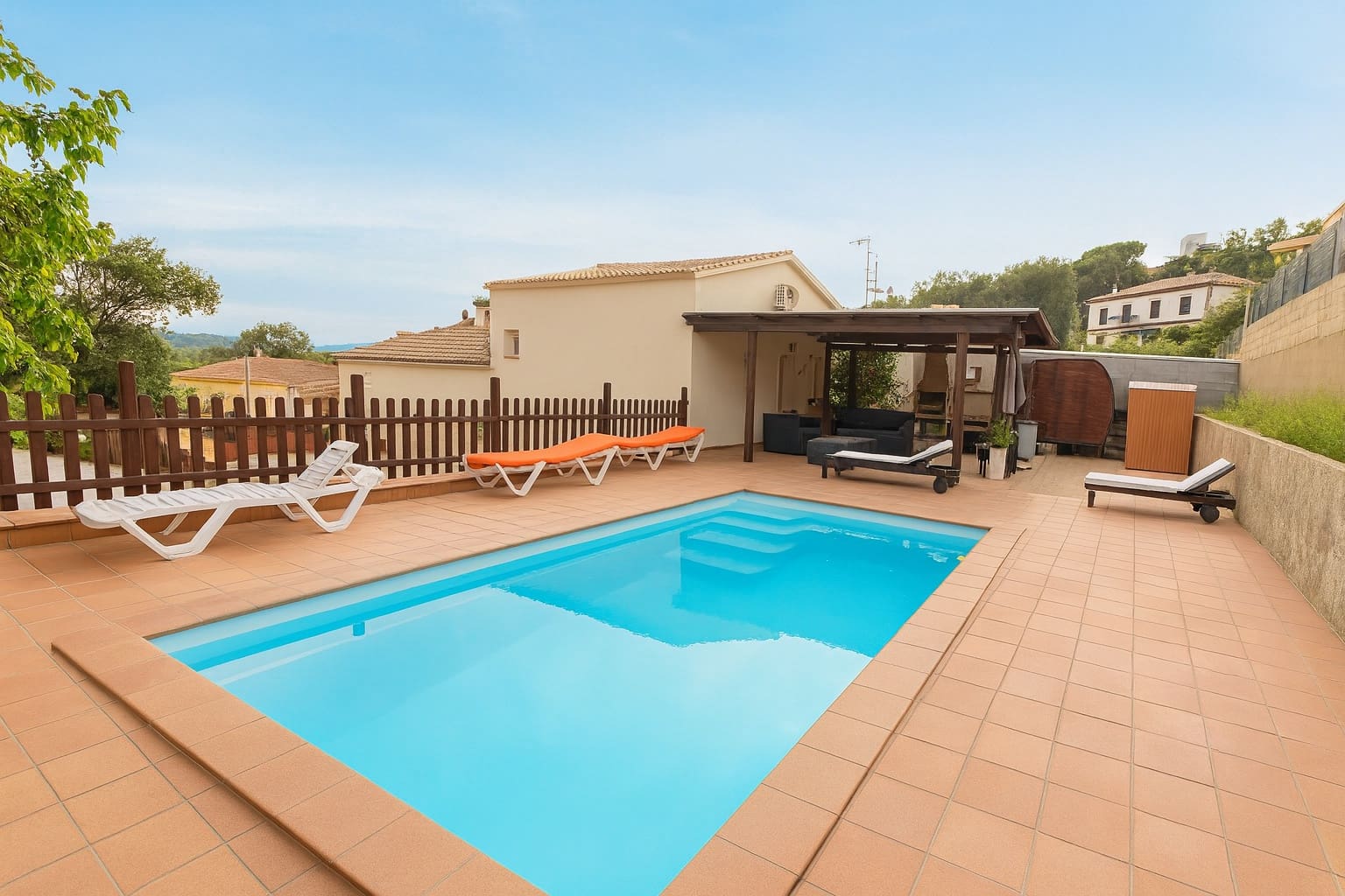 4 bedroom Villa for sale in Vidreres with pool garage - € 239,000 (Ref: 9217048)