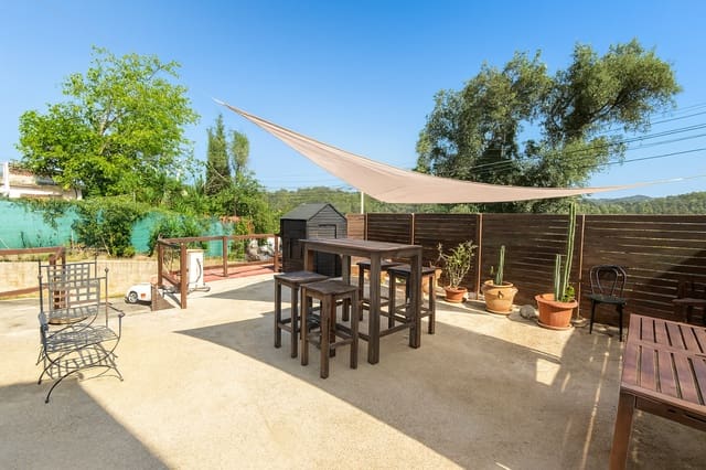 4 bedroom Villa for sale in Vidreres with pool garage - € 239,000 (Ref: 9217048)