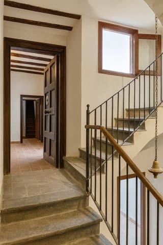 Erhverv til salg i Barcelona by - € 2.400.000 (Ref: 9443058)