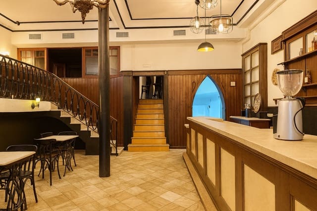 Erhverv til salg i Barcelona by - € 2.400.000 (Ref: 9443058)