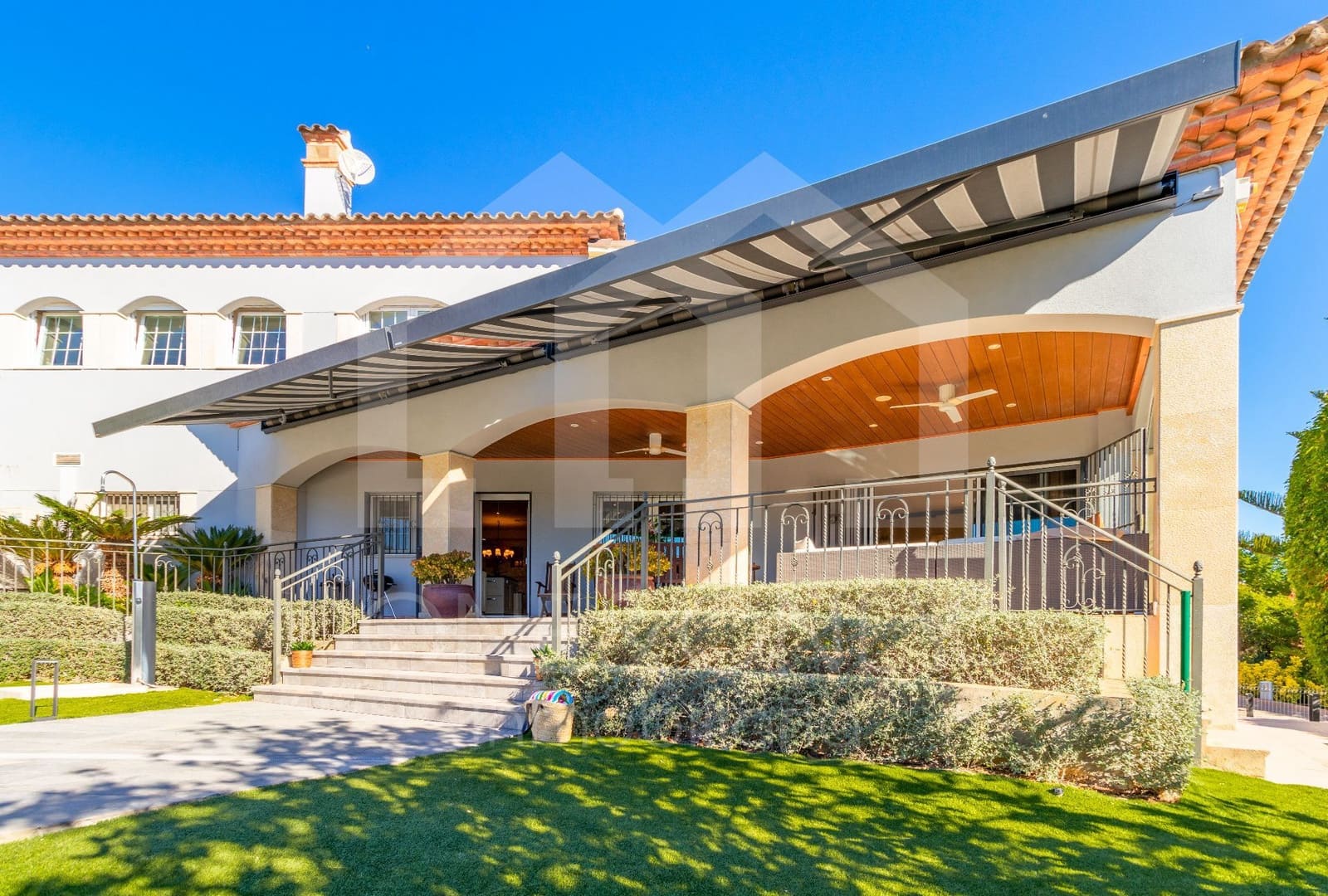 5 bedroom Villa for sale in Montroig-Mar with pool garage - € 1,400,000 (Ref: 9816092)