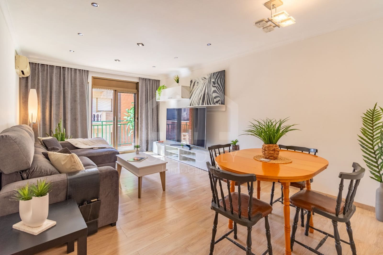 4 bedroom Flat for sale in Tarragona city with garage - € 164,000 (Ref: 9816093)