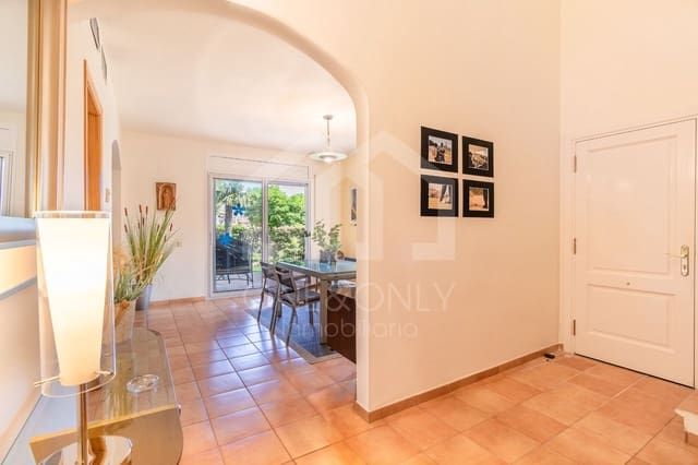 4 bedroom Villa for sale in Montroig-Mar, Mont-roig del Camp with garage - € 590,000 (Ref: 9816095)