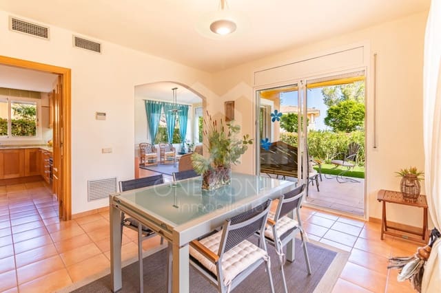 4 bedroom Villa for sale in Montroig-Mar, Mont-roig del Camp with garage - € 590,000 (Ref: 9816095)