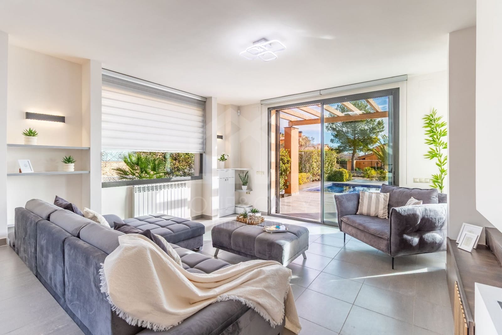 4 bedroom Villa for sale in Montroig-Mar with pool garage - € 790,000 (Ref: 9816096)