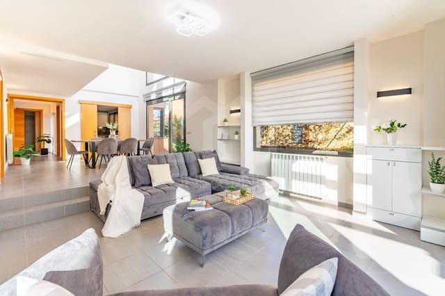 4 bedroom Villa for sale in Montroig-Mar, Mont-roig del Camp with pool garage - € 790,000 (Ref: 9816096)