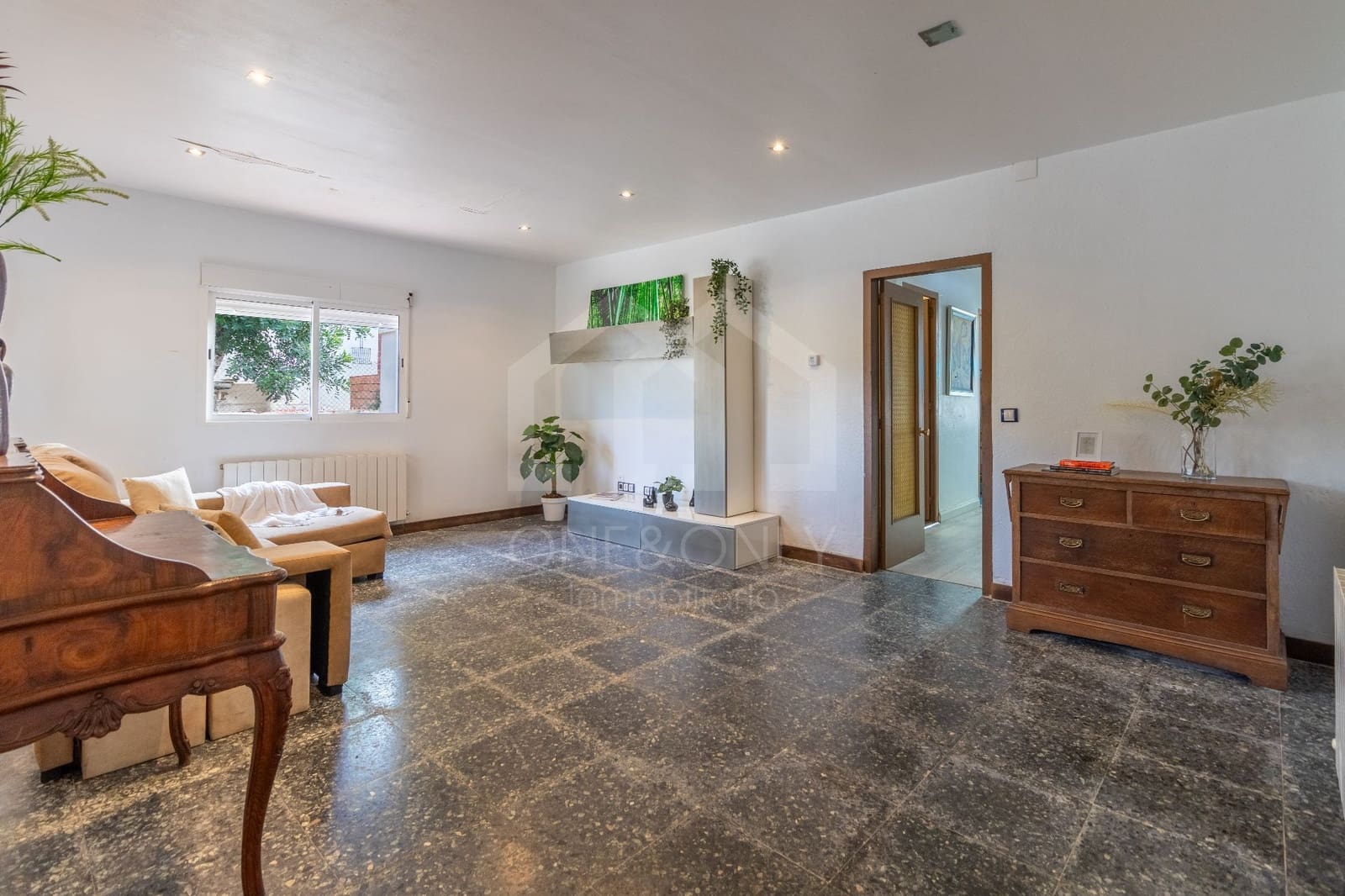 6 bedroom Villa for sale in Tarragona city with garage - € 385,000 (Ref: 9816097)