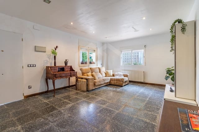 6 bedroom Villa for sale in Tarragona city with garage - € 385,000 (Ref: 9816097)
