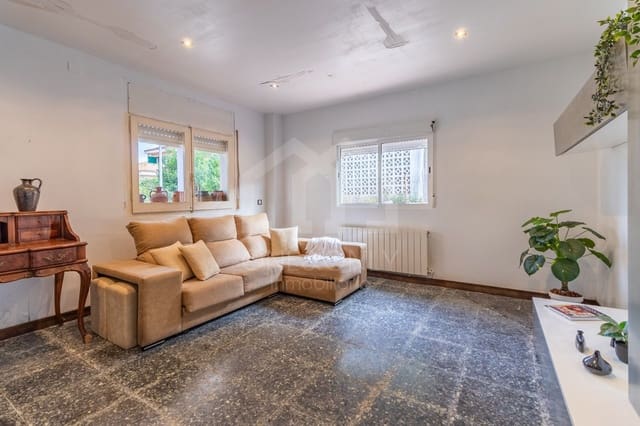 6 bedroom Villa for sale in Tarragona city with garage - € 385,000 (Ref: 9816097)