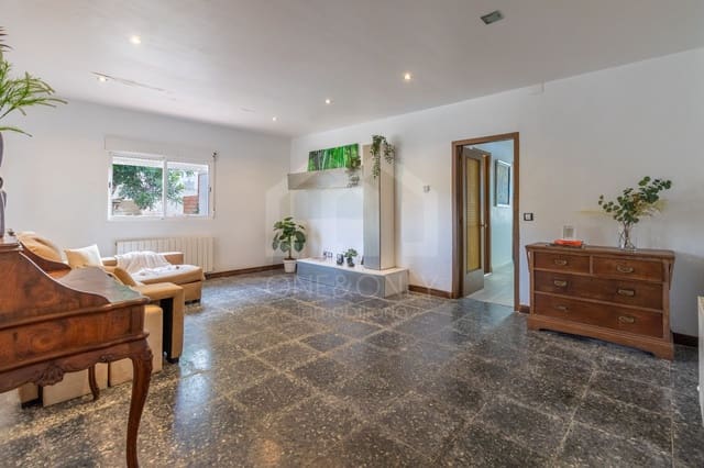 6 bedroom Villa for sale in Tarragona city with garage - € 385,000 (Ref: 9816097)