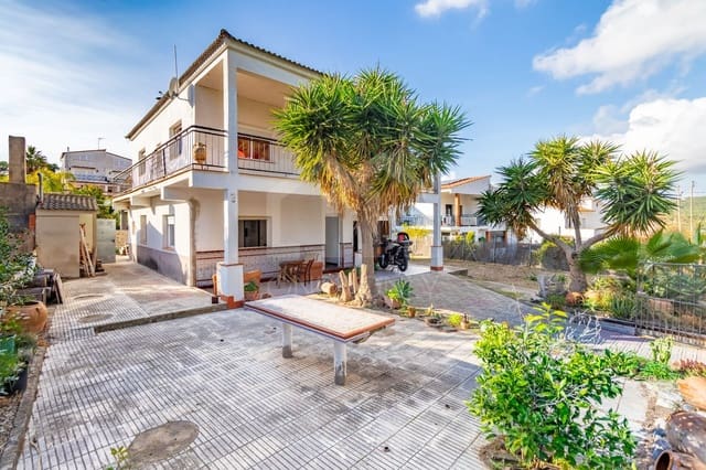 6 bedroom Villa for sale in Tarragona city with garage - € 385,000 (Ref: 9816097)