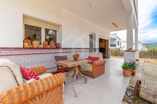 6 bedroom Villa for sale in Tarragona city with garage - € 385,000 (Ref: 9816097)