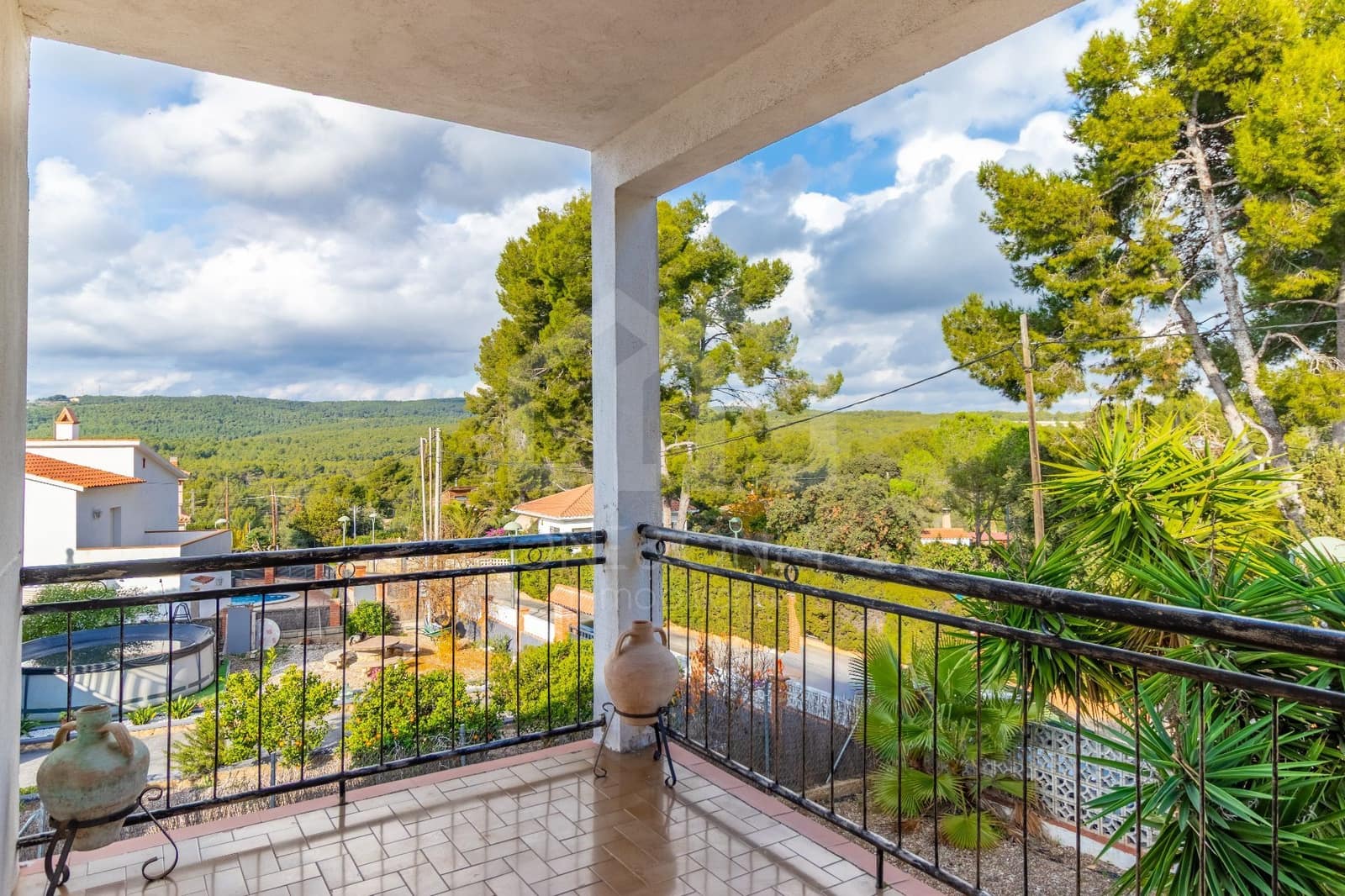 6 bedroom Villa for sale in Tarragona city with garage - € 385,000 (Ref: 9816097)