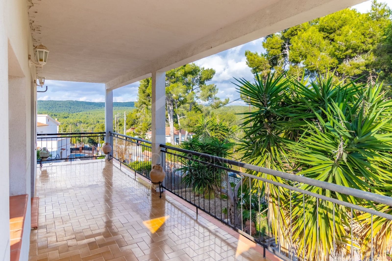 6 bedroom Villa for sale in Tarragona city with garage - € 385,000 (Ref: 9816097)