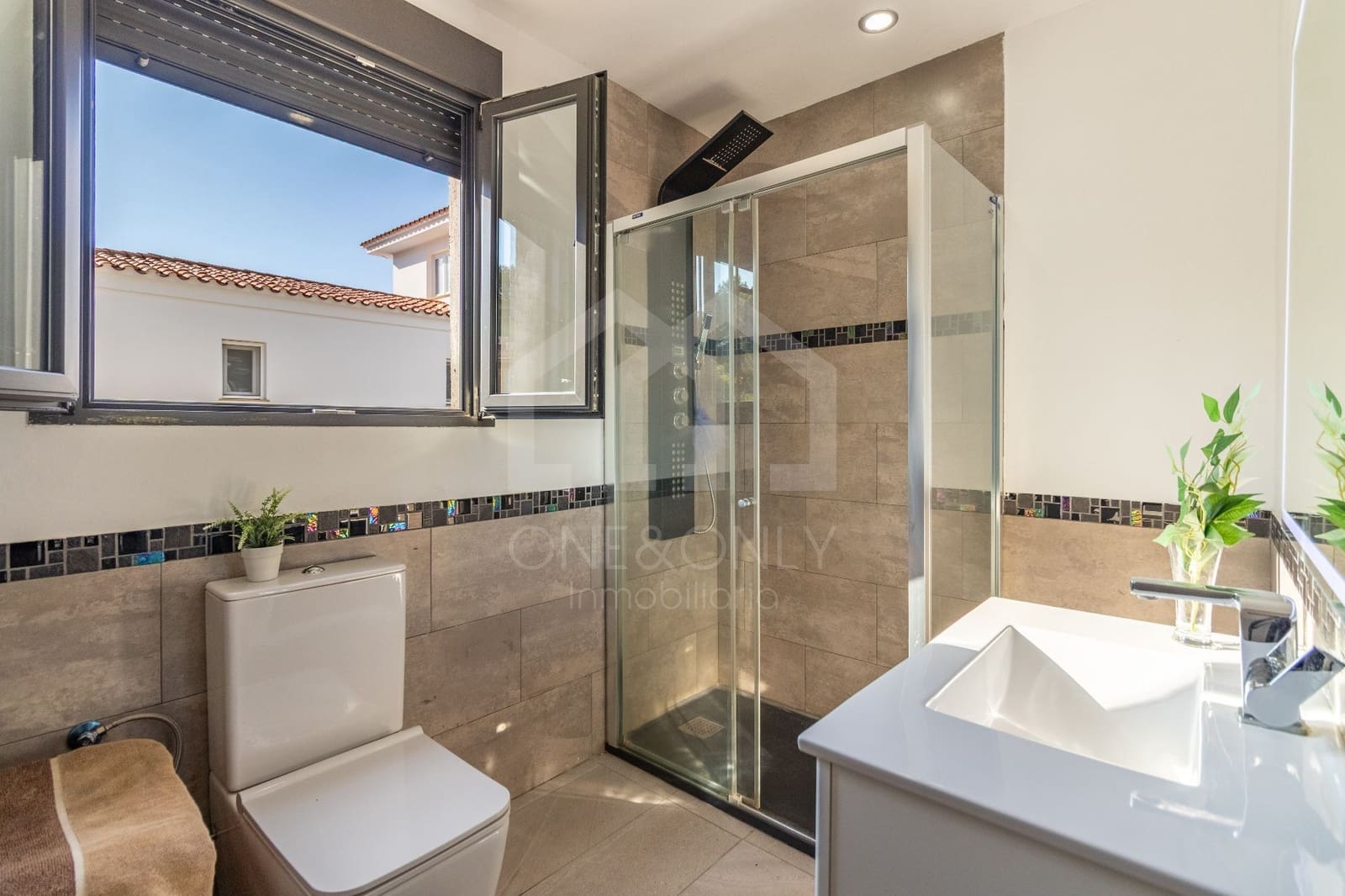 6 bedroom Villa for sale in Tarragona city with garage - € 385,000 (Ref: 9816097)